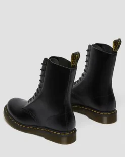 Lange 1490-snørestøvler i Smooth læder in Sort