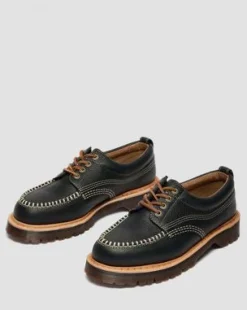 Lowell Moc Toe-sko i Wild Grain-læder in Sort