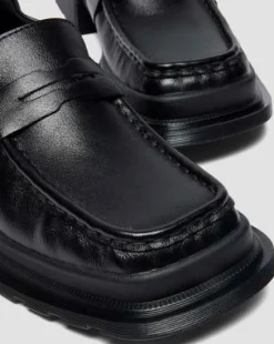 MAYBOLE-LOAFERS I RYNKET LÆDER MED FIRKANTET TÅ in Sort