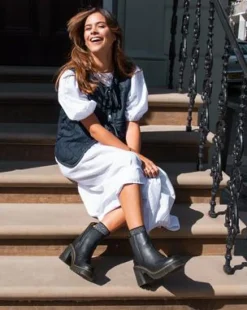 Spence Leather Flared Heel Chelsea Boots in Sort