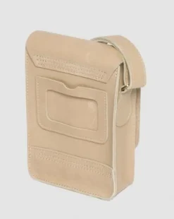 Vertical skuldertaske i Carrara læder in Beige